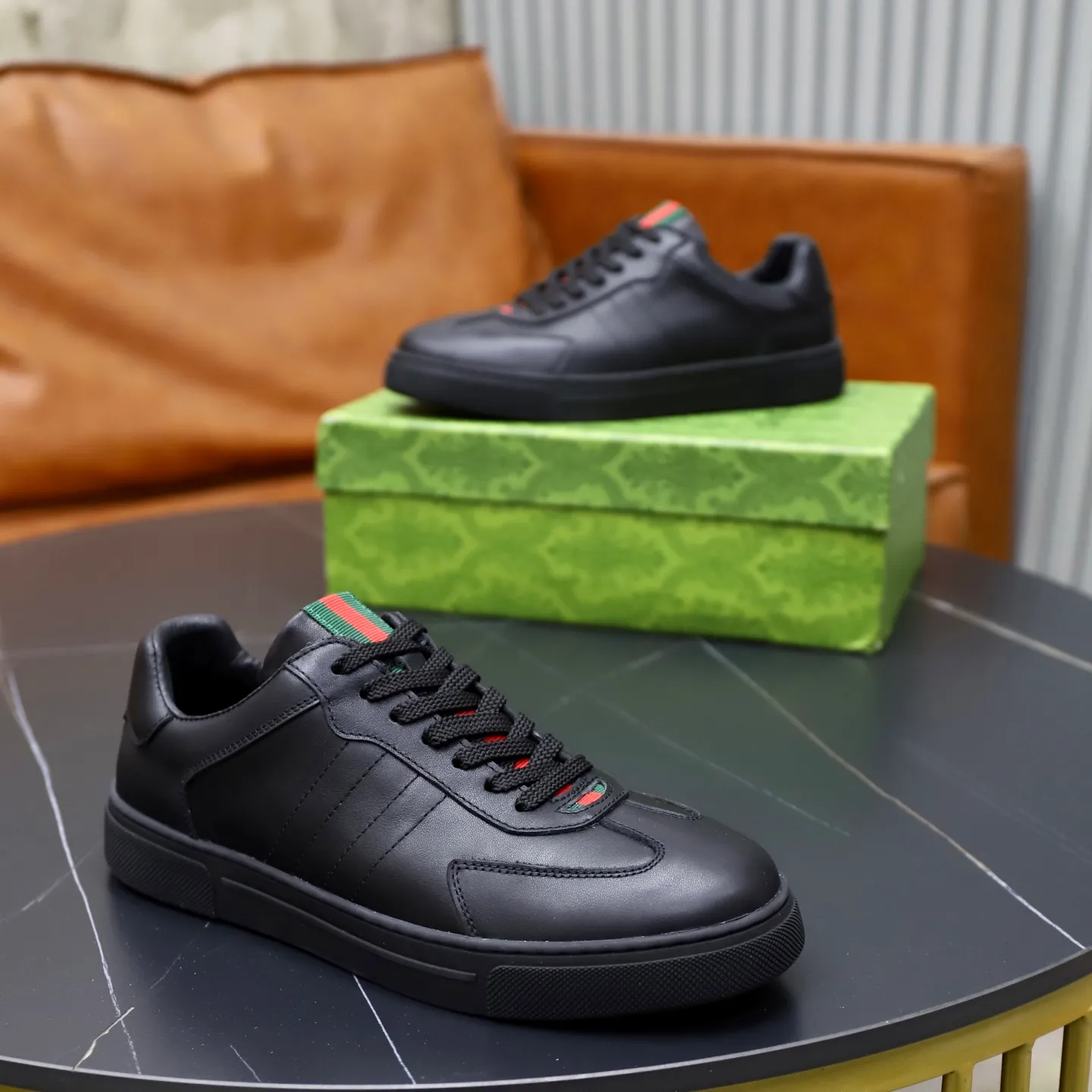 Ex-factory price: 400💰🙅‍♂️🙅‍♂️🙅‍♂️ Brand: Gucci GUCCi Standard code: 38-44 (45 customized) Grade: Same as the official website Material: Original leather splicing Comfortable and breathable sheepskin lining Original wear-resistant outsole Style category: Men's fashionable casual shoes Running sneakers Distinguished luxury brand elements Top luxury Color: actual picture color